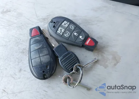 2011 Chrysler Town & Country Touring z USA, uszkodzony, nr VIN 2A4RR5DG7BR617979